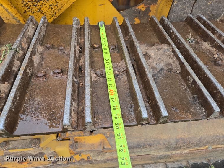 image for item DP6302 1991 John Deere 655B track loader