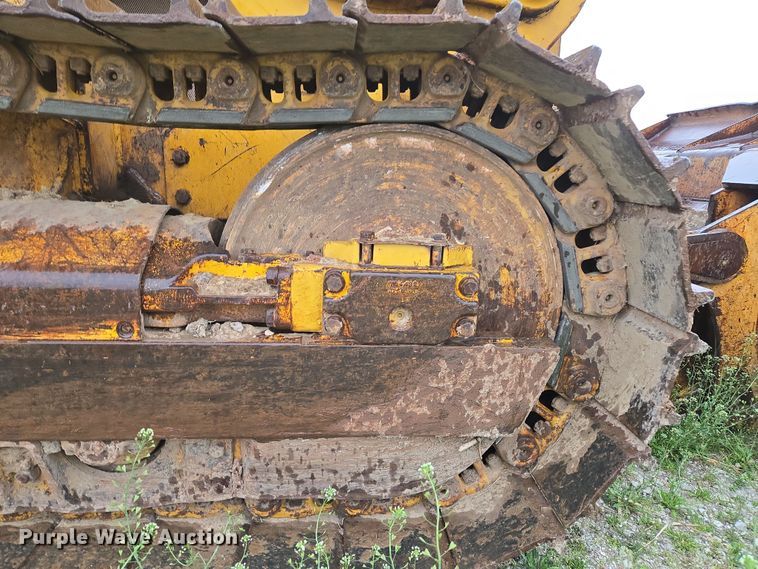 image for item DP6302 1991 John Deere 655B track loader