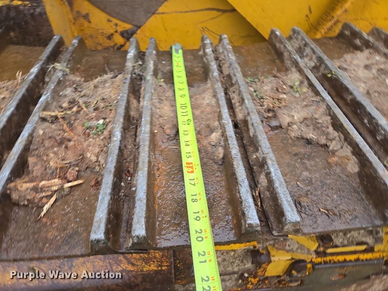 image for item DP6302 1991 John Deere 655B track loader