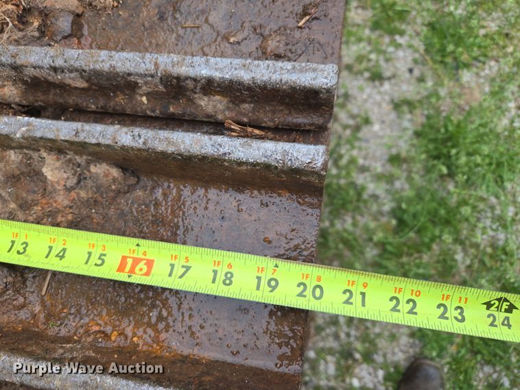 image for item DP6302 1991 John Deere 655B track loader