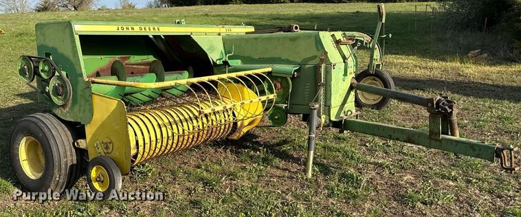 image for item DS4264 John Deere 336 small square baler