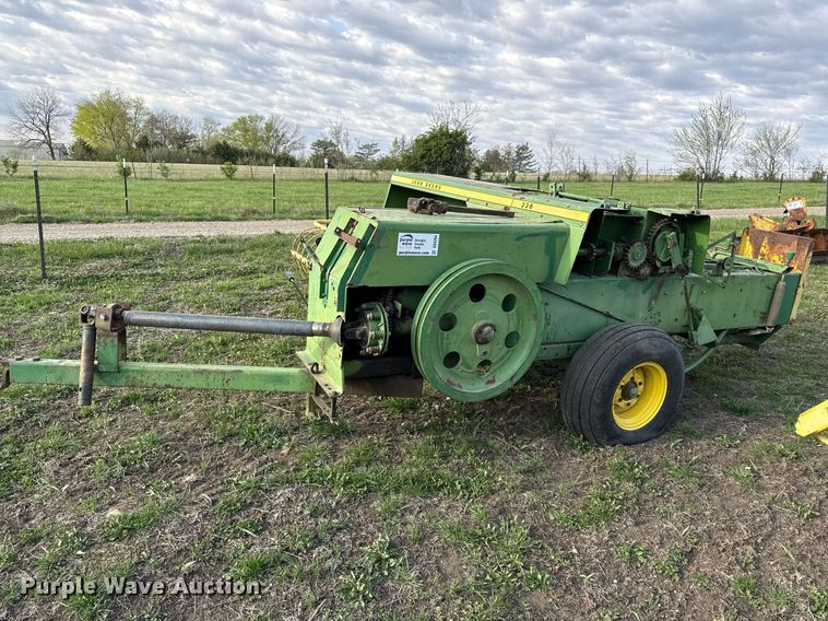 image for item DS4264 John Deere 336 small square baler