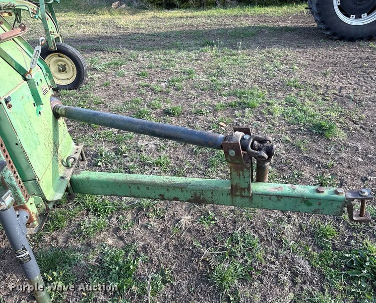 image for item DS4264 John Deere 336 small square baler