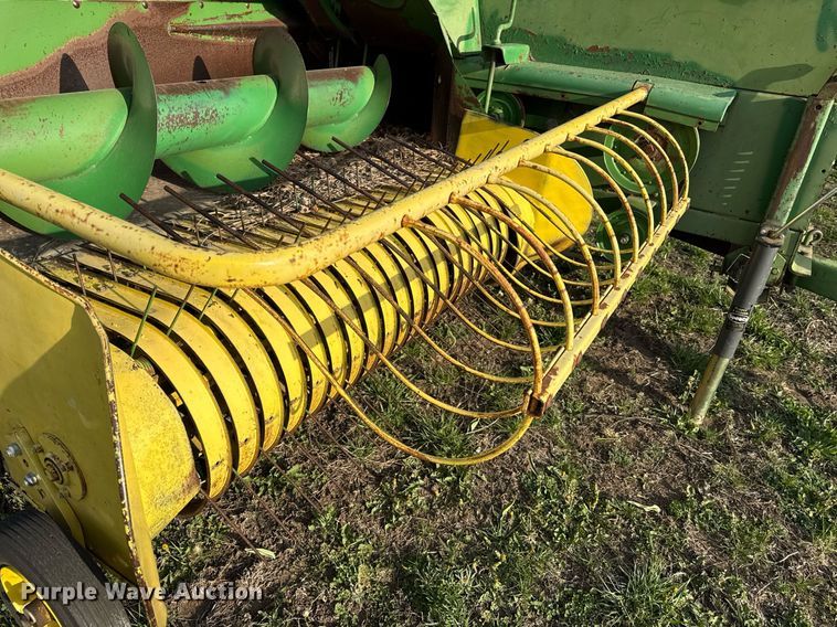 image for item DS4264 John Deere 336 small square baler