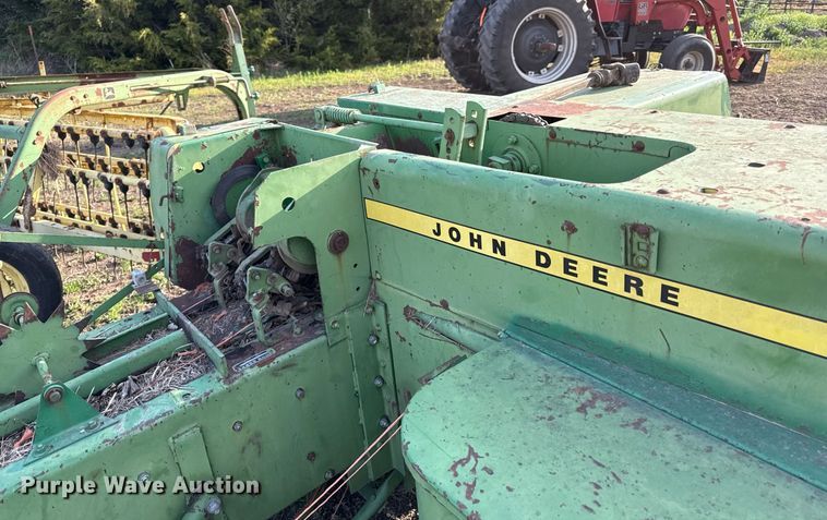 image for item DS4264 John Deere 336 small square baler