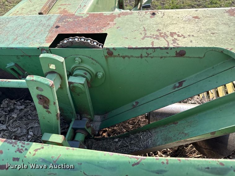 image for item DS4264 John Deere 336 small square baler