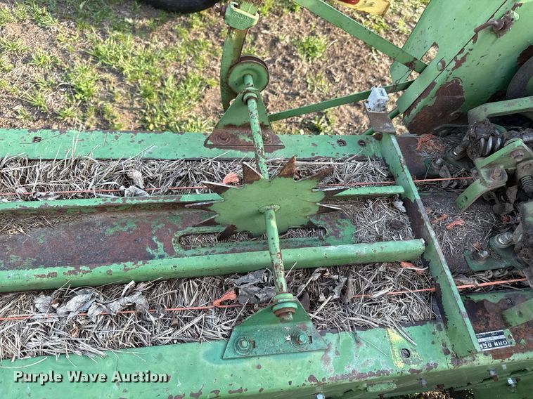 image for item DS4264 John Deere 336 small square baler