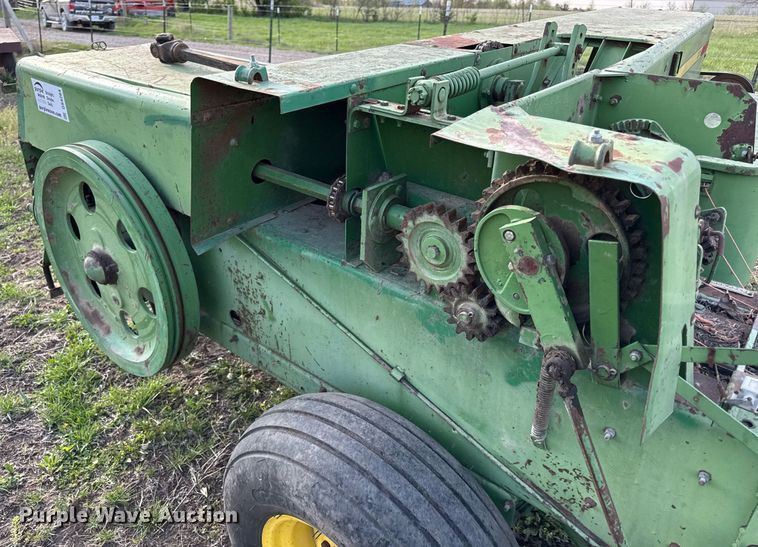 image for item DS4264 John Deere 336 small square baler