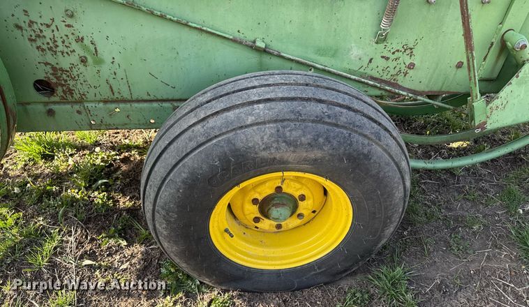 image for item DS4264 John Deere 336 small square baler