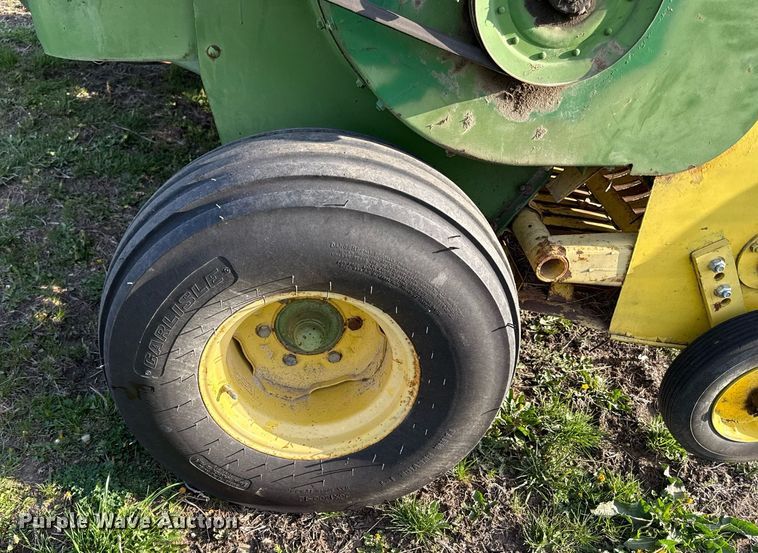 image for item DS4264 John Deere 336 small square baler