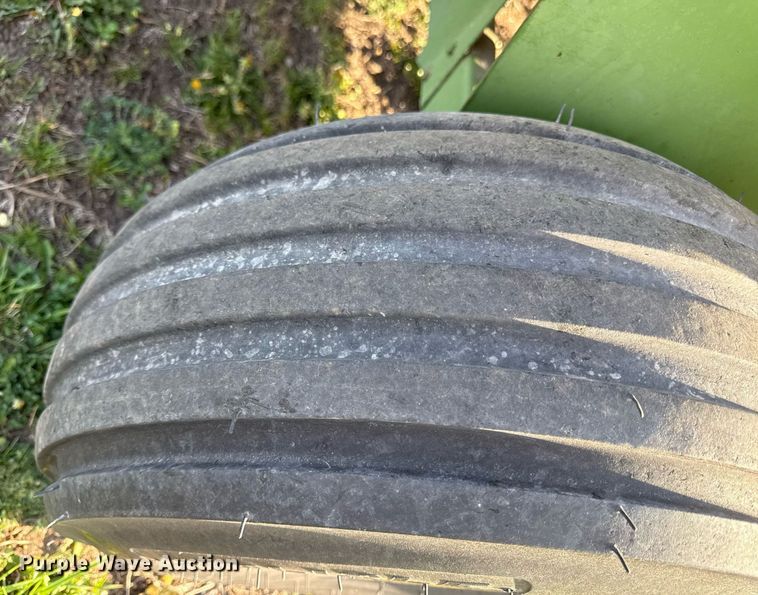 image for item DS4264 John Deere 336 small square baler