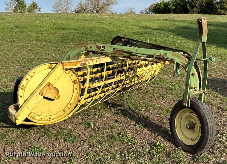 image for item DS4265 John Deere 660 hay rake