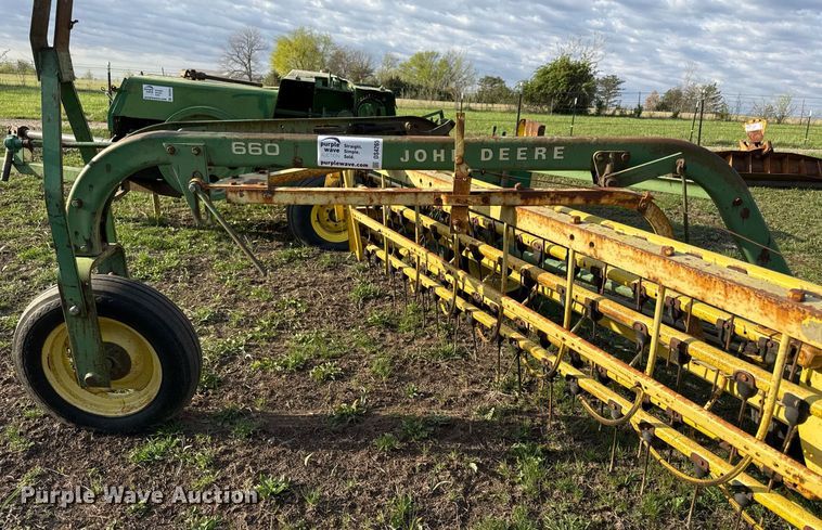 image for item DS4265 John Deere 660 hay rake