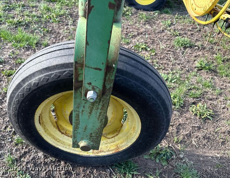 image for item DS4265 John Deere 660 hay rake