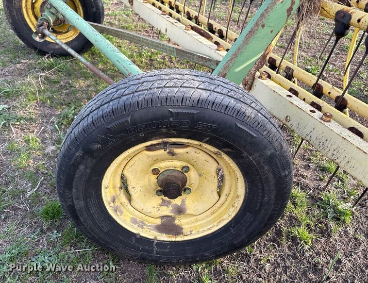 image for item DS4265 John Deere 660 hay rake