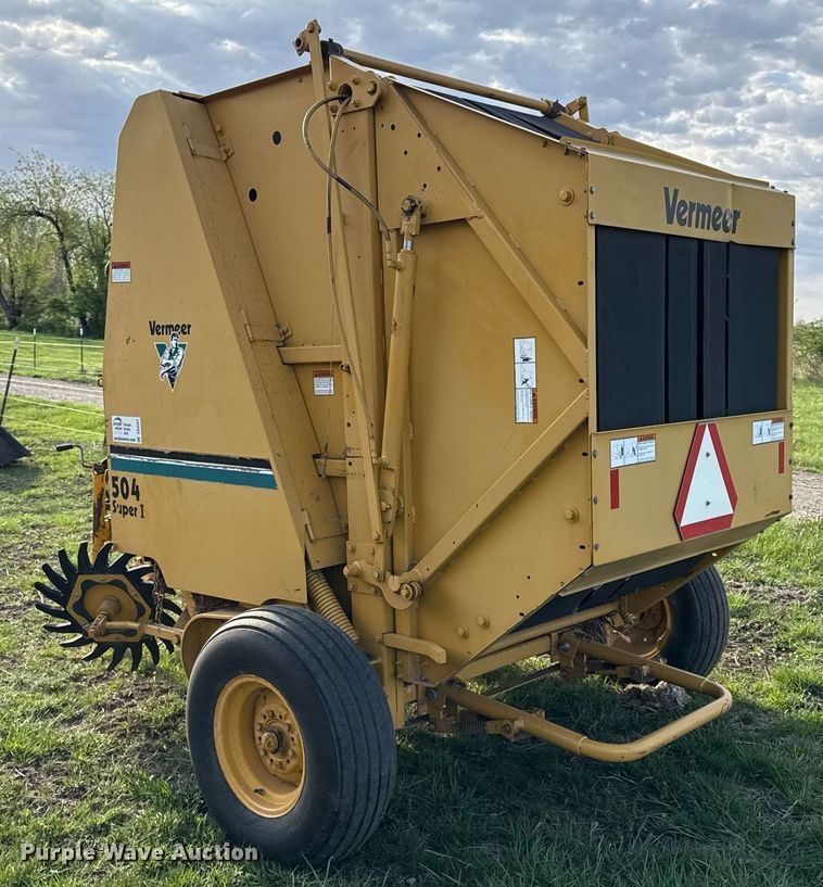 image for item DS4267 1995 Vermeer 504I round baler