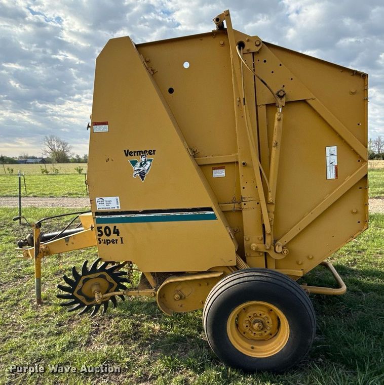 image for item DS4267 1995 Vermeer 504I round baler