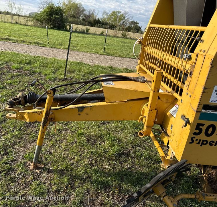 image for item DS4267 1995 Vermeer 504I round baler