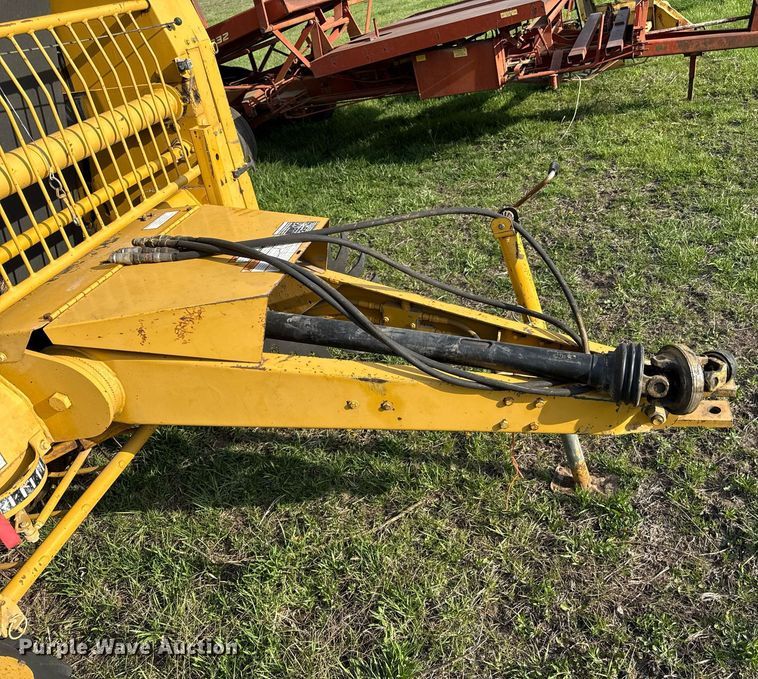 image for item DS4267 1995 Vermeer 504I round baler