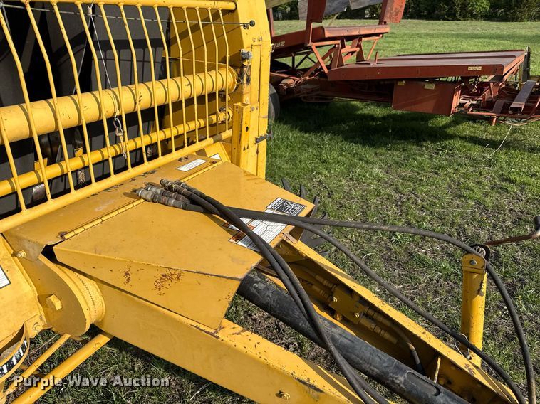 image for item DS4267 1995 Vermeer 504I round baler