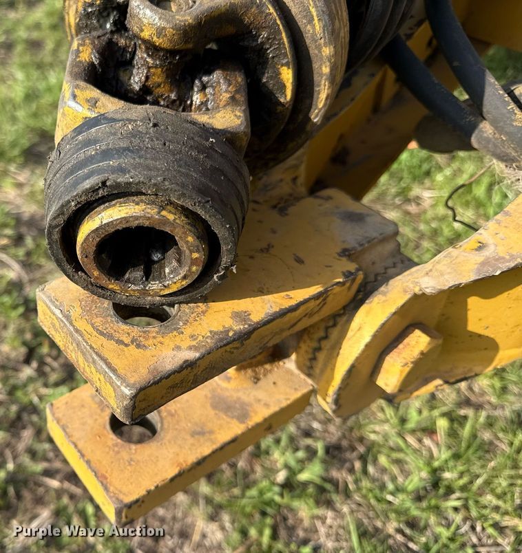 image for item DS4267 1995 Vermeer 504I round baler