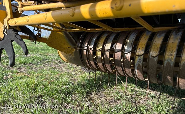 image for item DS4267 1995 Vermeer 504I round baler