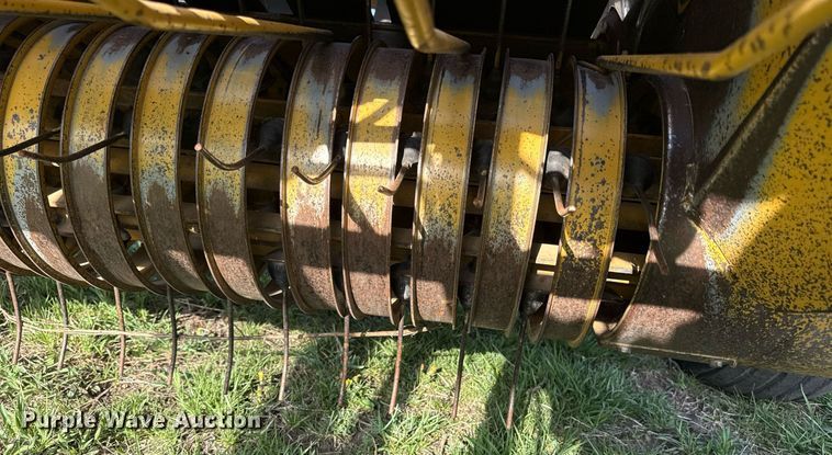 image for item DS4267 1995 Vermeer 504I round baler