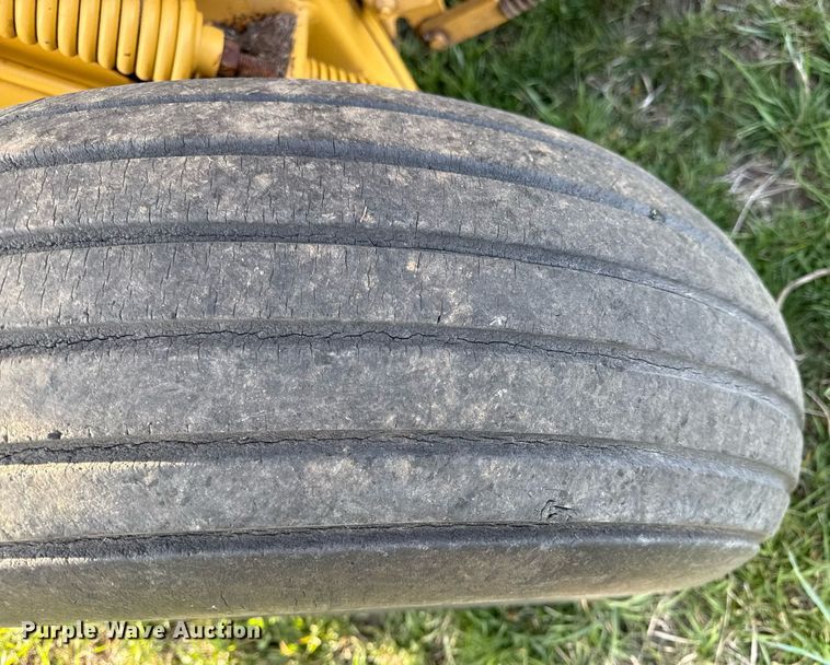 image for item DS4267 1995 Vermeer 504I round baler