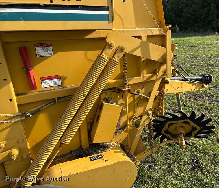 image for item DS4267 1995 Vermeer 504I round baler