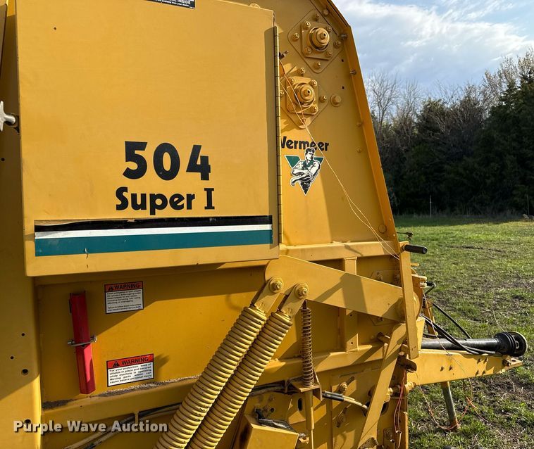 image for item DS4267 1995 Vermeer 504I round baler