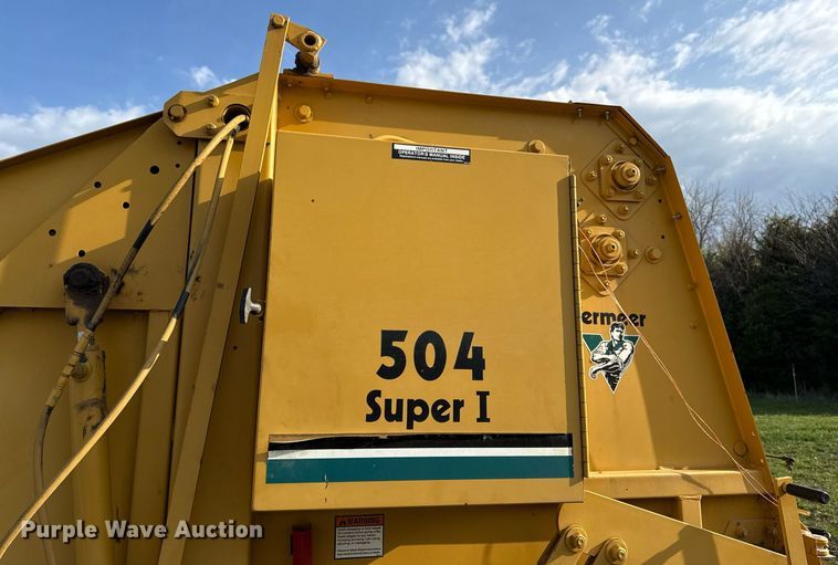 image for item DS4267 1995 Vermeer 504I round baler