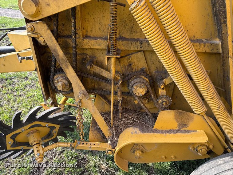 image for item DS4267 1995 Vermeer 504I round baler