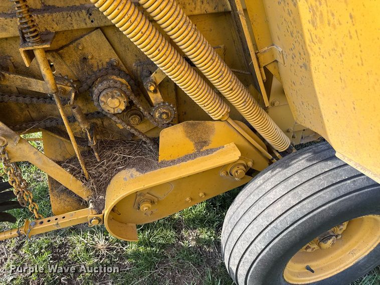 image for item DS4267 1995 Vermeer 504I round baler