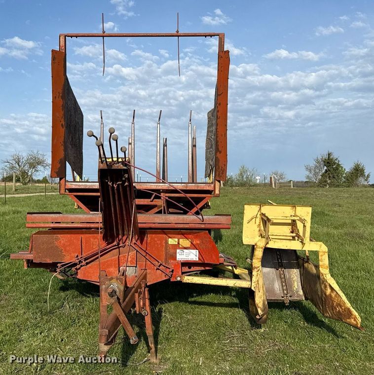 image for item DS4268 New Holland Stackliner 1032 bale stacker