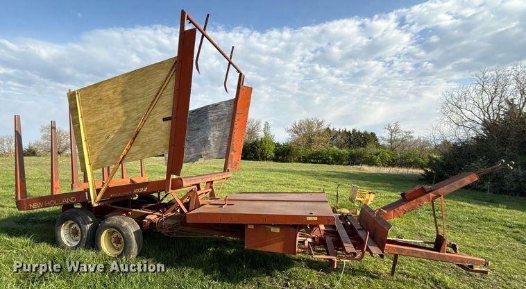 image for item DS4268 New Holland Stackliner 1032 bale stacker