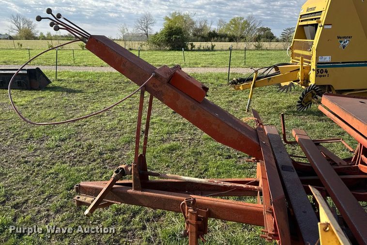 image for item DS4268 New Holland Stackliner 1032 bale stacker
