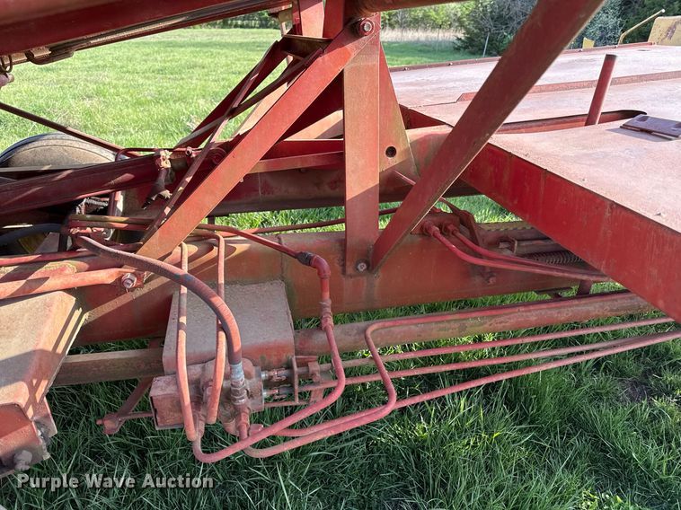 image for item DS4268 New Holland Stackliner 1032 bale stacker