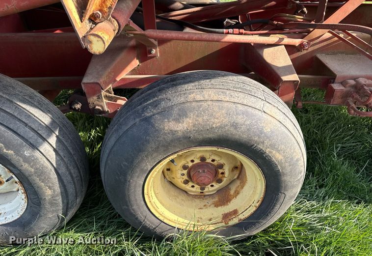 image for item DS4268 New Holland Stackliner 1032 bale stacker