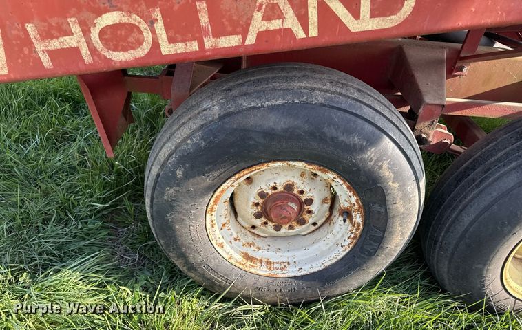 image for item DS4268 New Holland Stackliner 1032 bale stacker