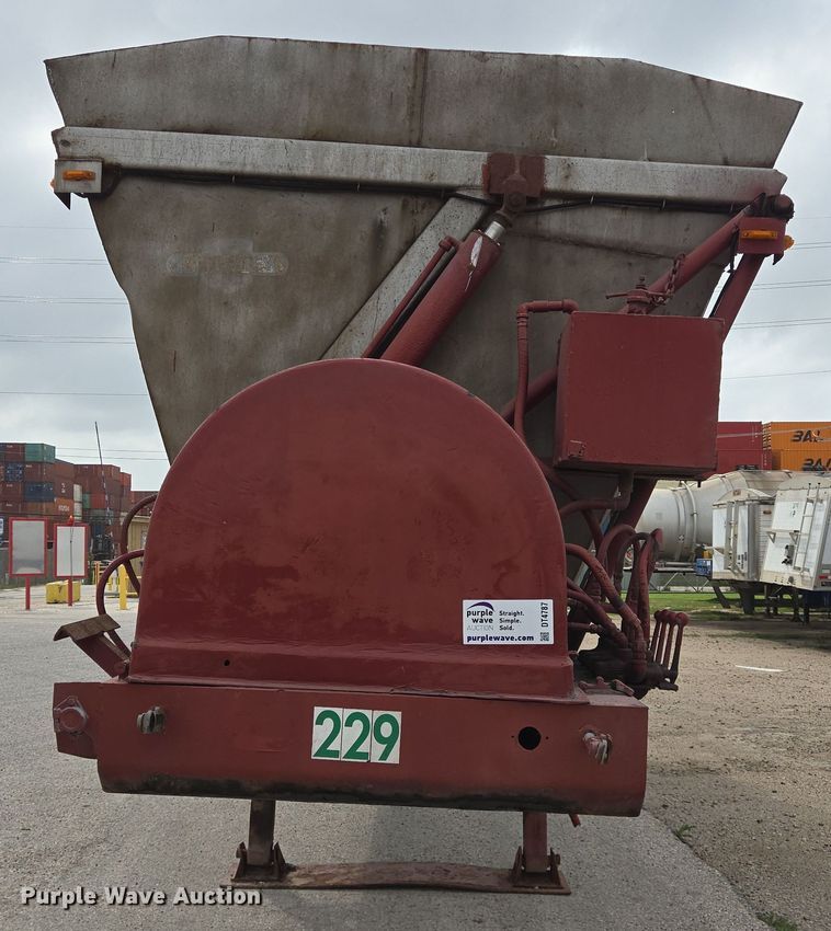 image for item DT4787 1979 Killebrew fertilizer tender trailer