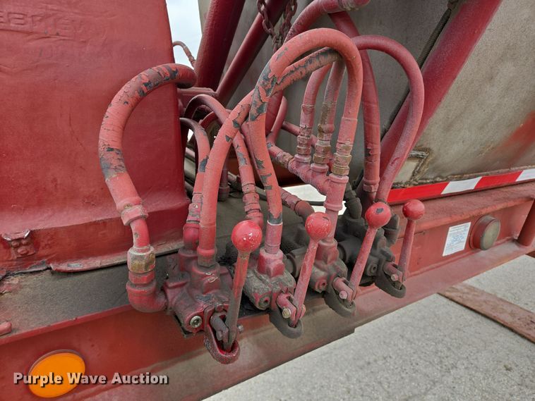 image for item DT4787 1979 Killebrew fertilizer tender trailer