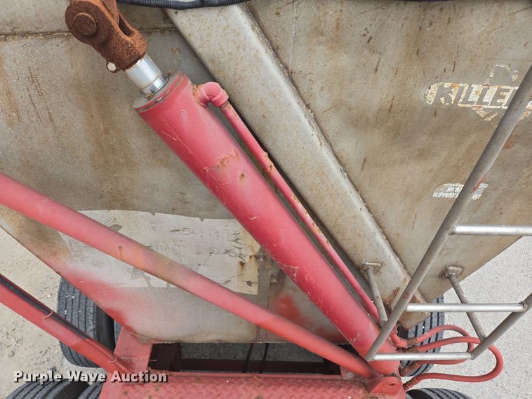 image for item DT4787 1979 Killebrew fertilizer tender trailer