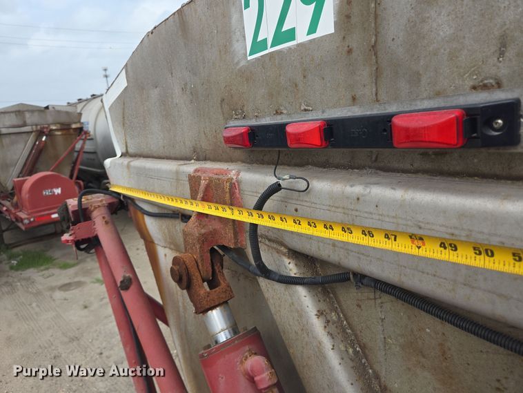 image for item DT4787 1979 Killebrew fertilizer tender trailer