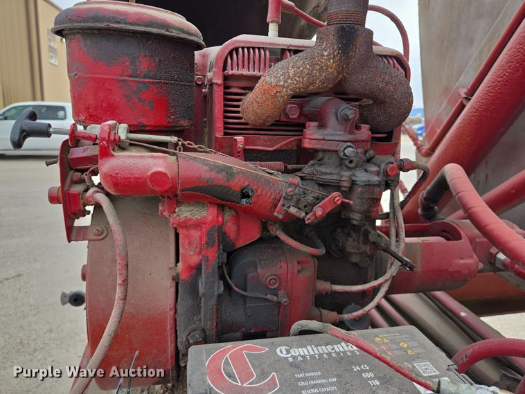 image for item DT4787 1979 Killebrew fertilizer tender trailer