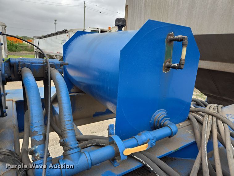 image for item DT4788 2013 Behnke Enterprises Doyle fertilizer tender trailer