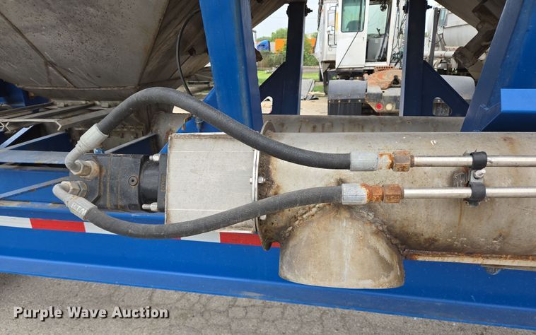 image for item DT4788 2013 Behnke Enterprises Doyle fertilizer tender trailer