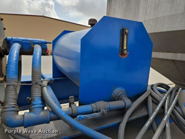 image for item DT4790 2013 Behnke Enterprise Doyle fertilizer tender trailer