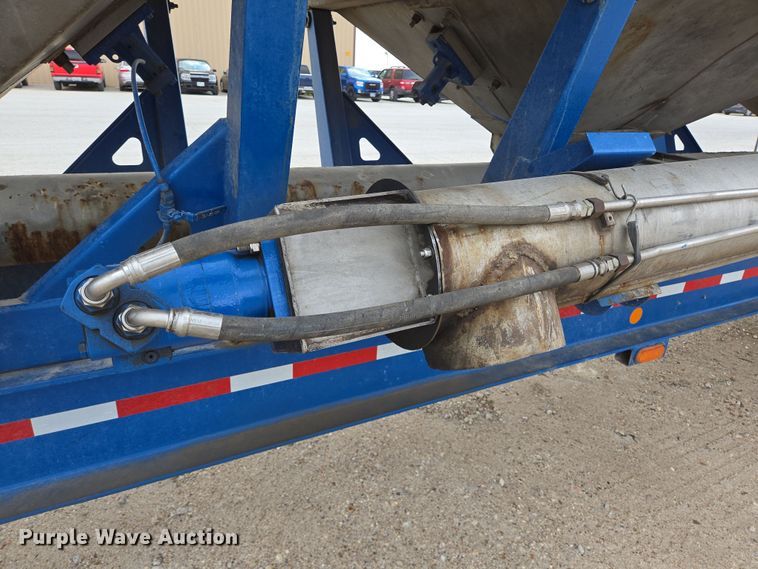 image for item DT4790 2013 Behnke Enterprise Doyle fertilizer tender trailer