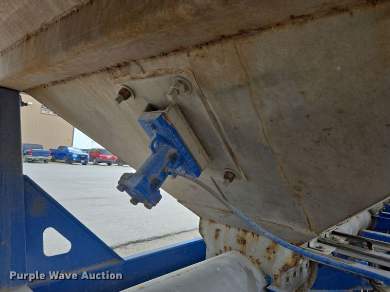 image for item DT4790 2013 Behnke Enterprise Doyle fertilizer tender trailer