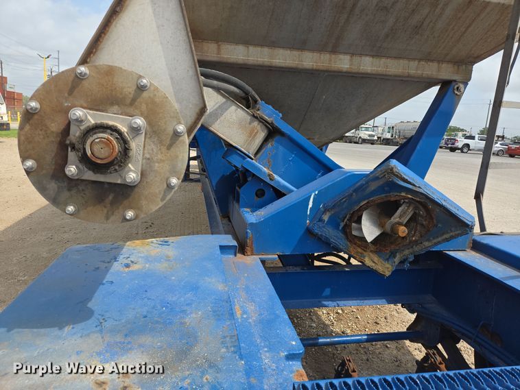 image for item DT4790 2013 Behnke Enterprise Doyle fertilizer tender trailer